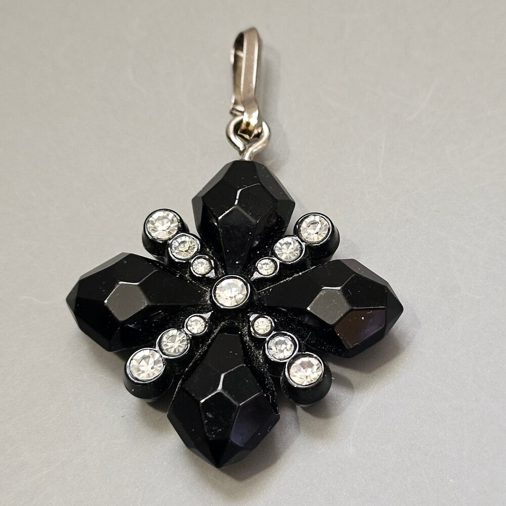Avon MIDNIGHT BRILLIANCE Clasp Pendant Black Square Rhinestone Silvertone 87 Vtg
